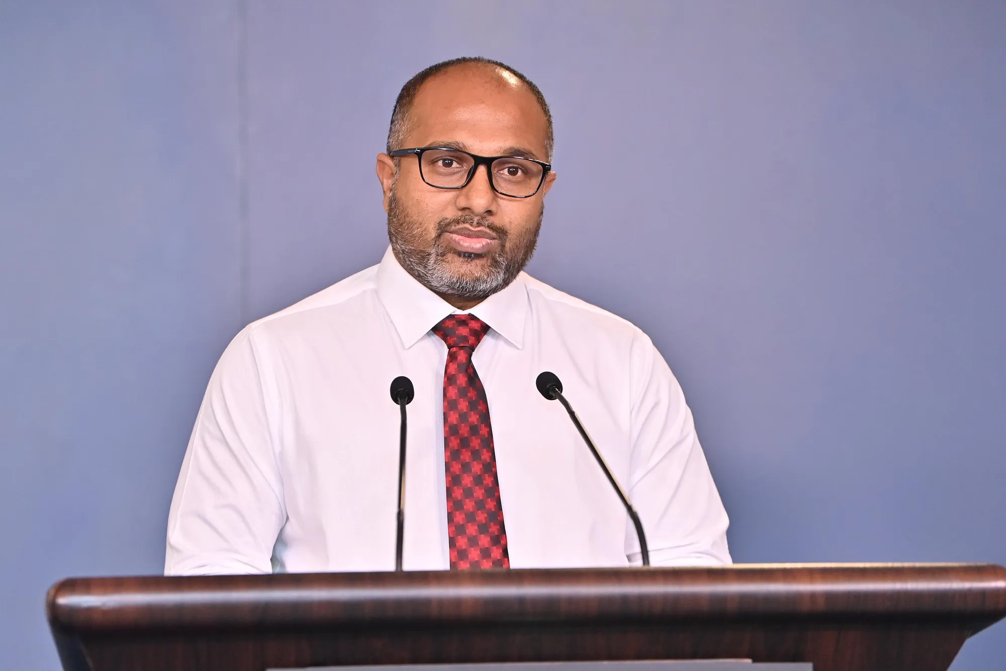 ގާނޫނާ ފުށުއަރާ ހިނދުގައި އެއީ ވަޒީރެއްތޯ، މެންބަރެއްތޯ ބެލުމެއް ނޯންނާނެ: އިހްސާން