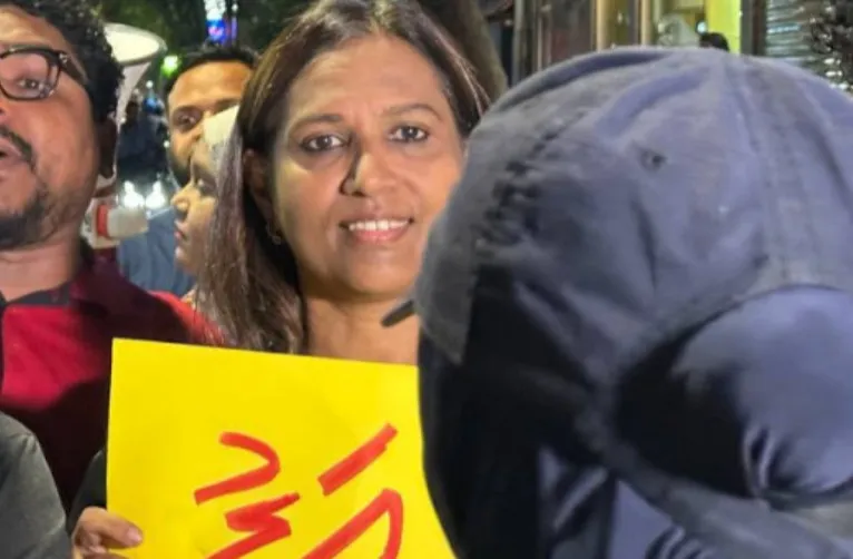 ސިޔާސީ ބޭނުމެއްގައި ކުޑަކުއްޖެއްގެ އަބުރު ކަތިލިކަމުގެ ދައުވާ، މަންދީގެ މައްޗަށް ކުރުމަށް ގޮވާލައިފި!