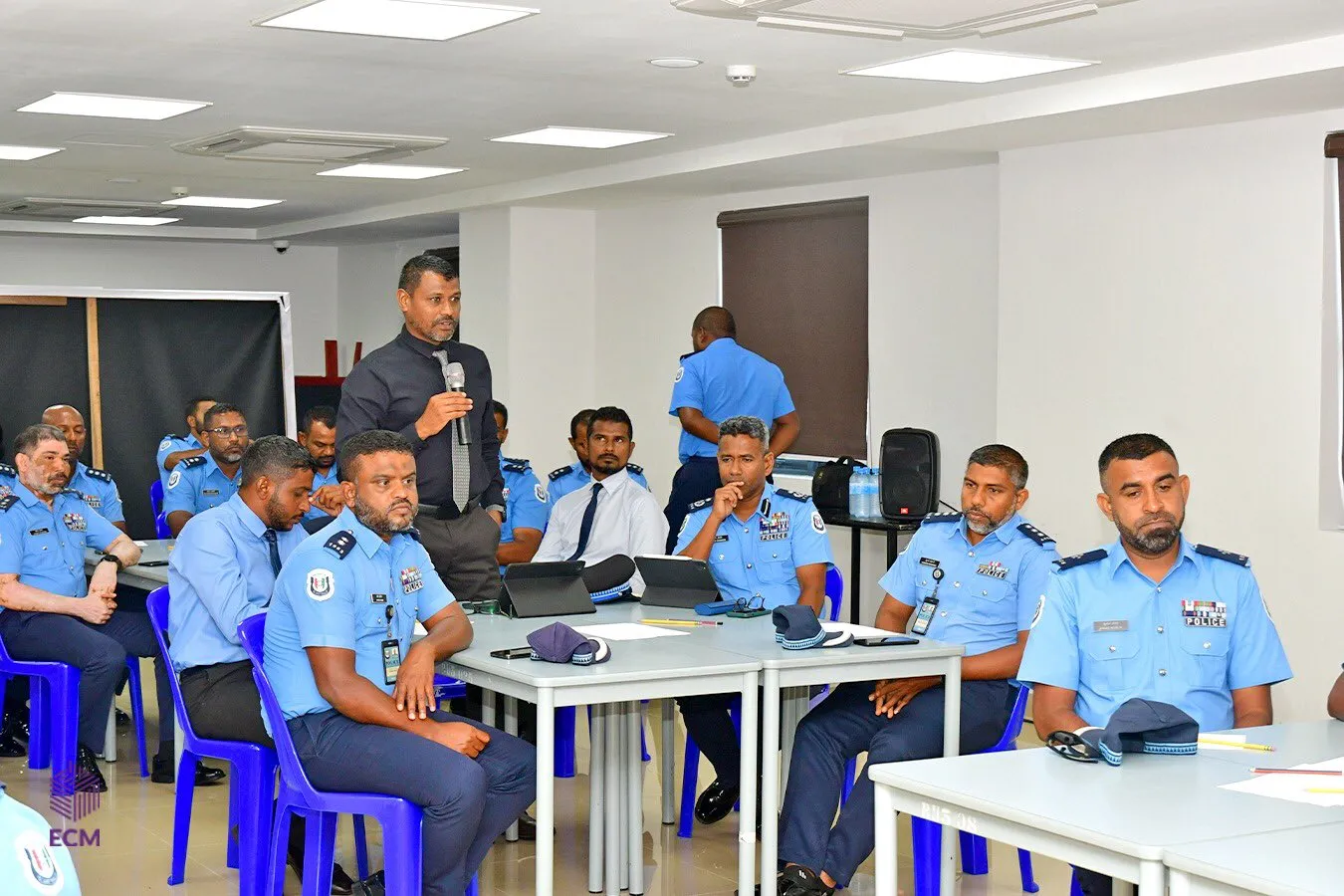 މަޖިލީހުގެ އިންތިޚާބާ ގުޅިގެން ފުލުހުންގެ ކޮމާންޑަރުންނަށް ތަމްރީނު ދޭ ޕްރޮގްރާމެއް ފަށައިފި