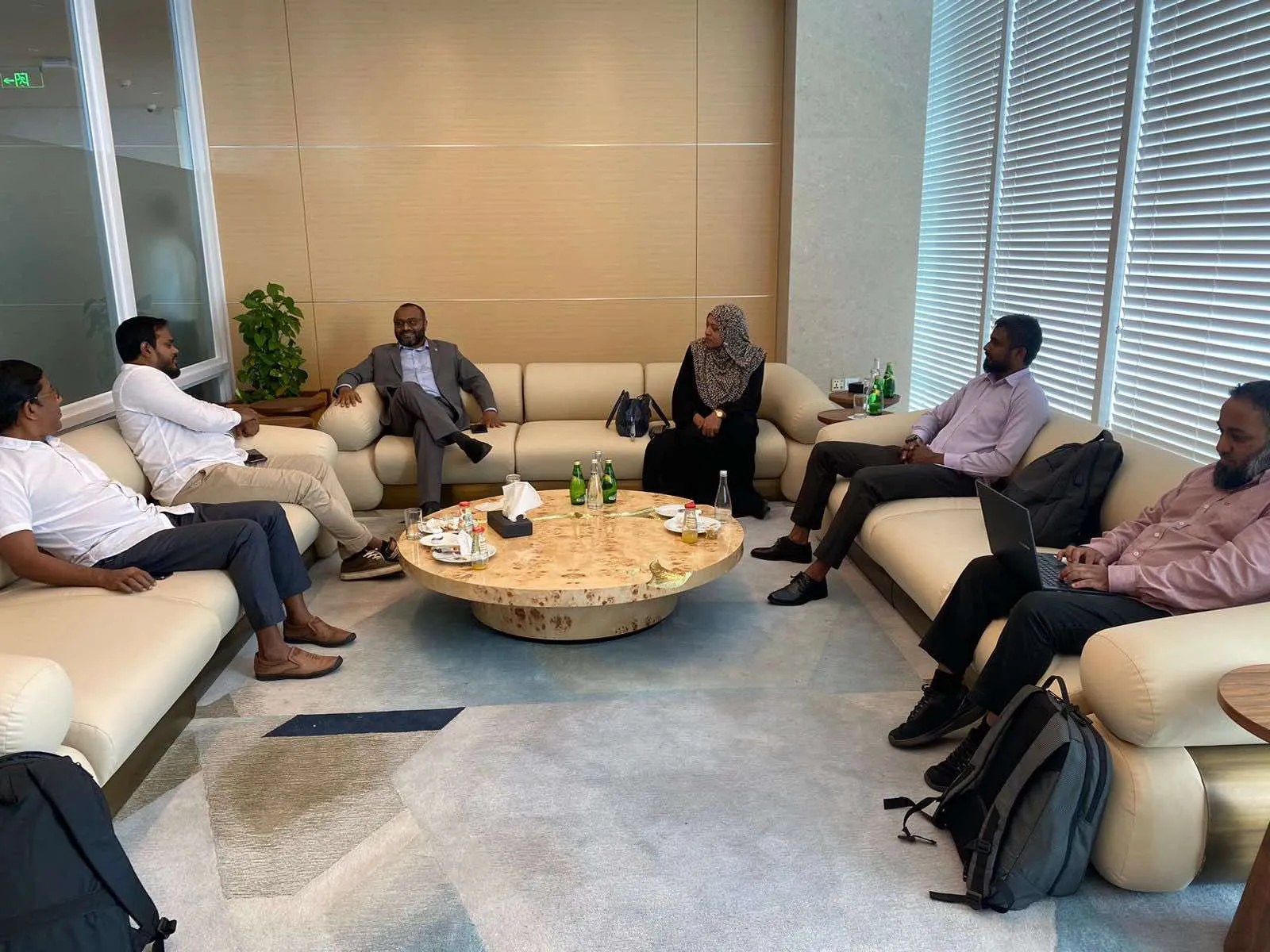 ޙައްޖާއި ޢުމްރާގެ ޚިދުމަތްތަކާ ގުޅޭ އެއްބަސްވުމުގައި ސޮއިކުރެއްވުމަށް ޑރ. ޝަހީމް ސަޢުދީއަށް