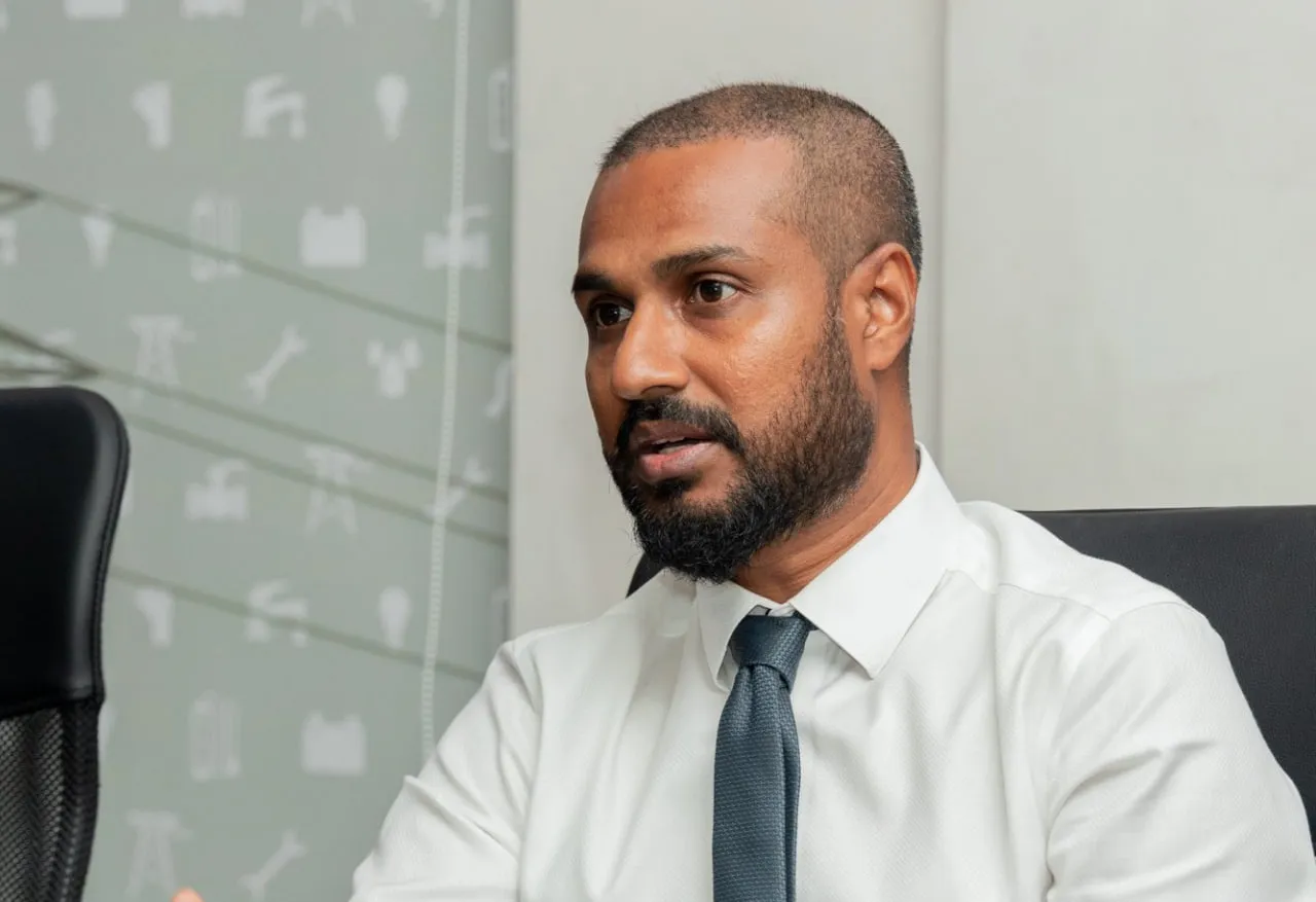 ފެނަކައިގެ ކުރީގެ އެމްޑީ، މުއާޒް ވިދާޅުވަނީ އޭނާ ނުފިއްލަވާކަމަށް!