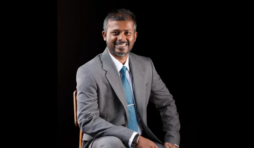 ދައުލަތުގެ ތިން ބާރު ހިންގާ އިމާރާތްތަކުގައި ހުޅުޖަހަން ގޮވާލި ކުރީގެ ޑެޕިޔުޓީ މިނިސްޓަރު ހައްޔަރުކޮށްފި