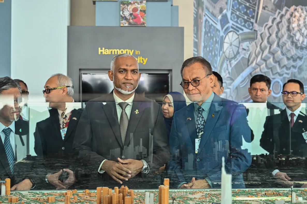 ރައީސުލްޖުމްހޫރިއްޔާ، ޕެޓްރޯނާސް ޓްވިން ޓަވަރސް އަށް ޒިޔާރަތް ކުރައްވައިފި