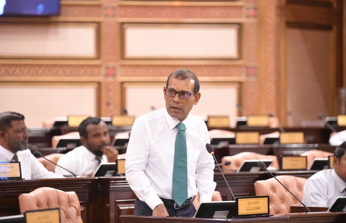 ނަޝީދު ރާއްޖެ އިން ބޭރަށް ދިރިއުޅުން ބަދަލުކުރެއްވީ މަޖިލީހަށް ވަކި އެއްޗެއް ނާންގަވާ!