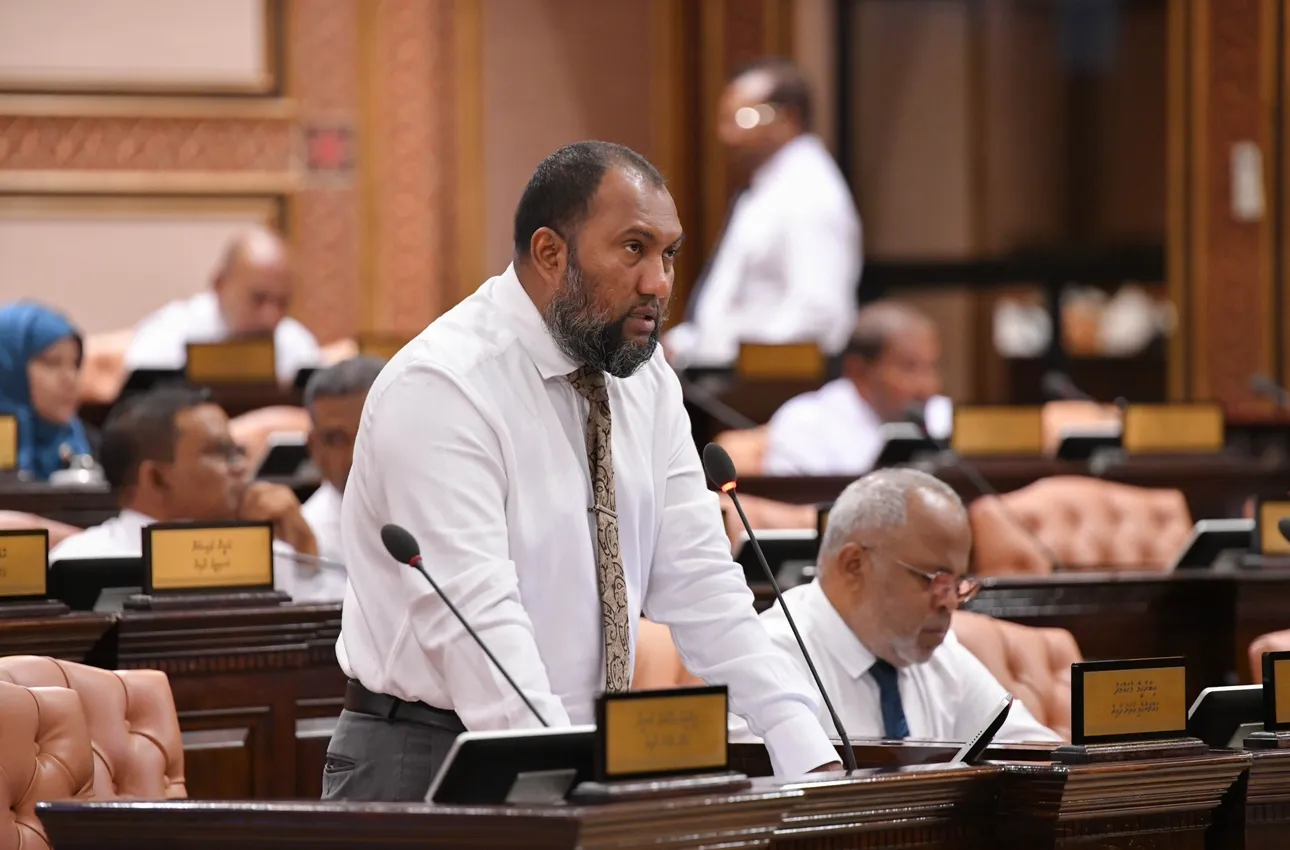 ރައީސުލްޖުމްހޫރިއްޔާ އަންނަނީ އެމަނިކުފާނުގެ ބާރުތައް ދޫކުރައްވައި ރައްޔިތުންނާއި ހަވާލުކުރައްވަމުން: އިބްރާހީމް
