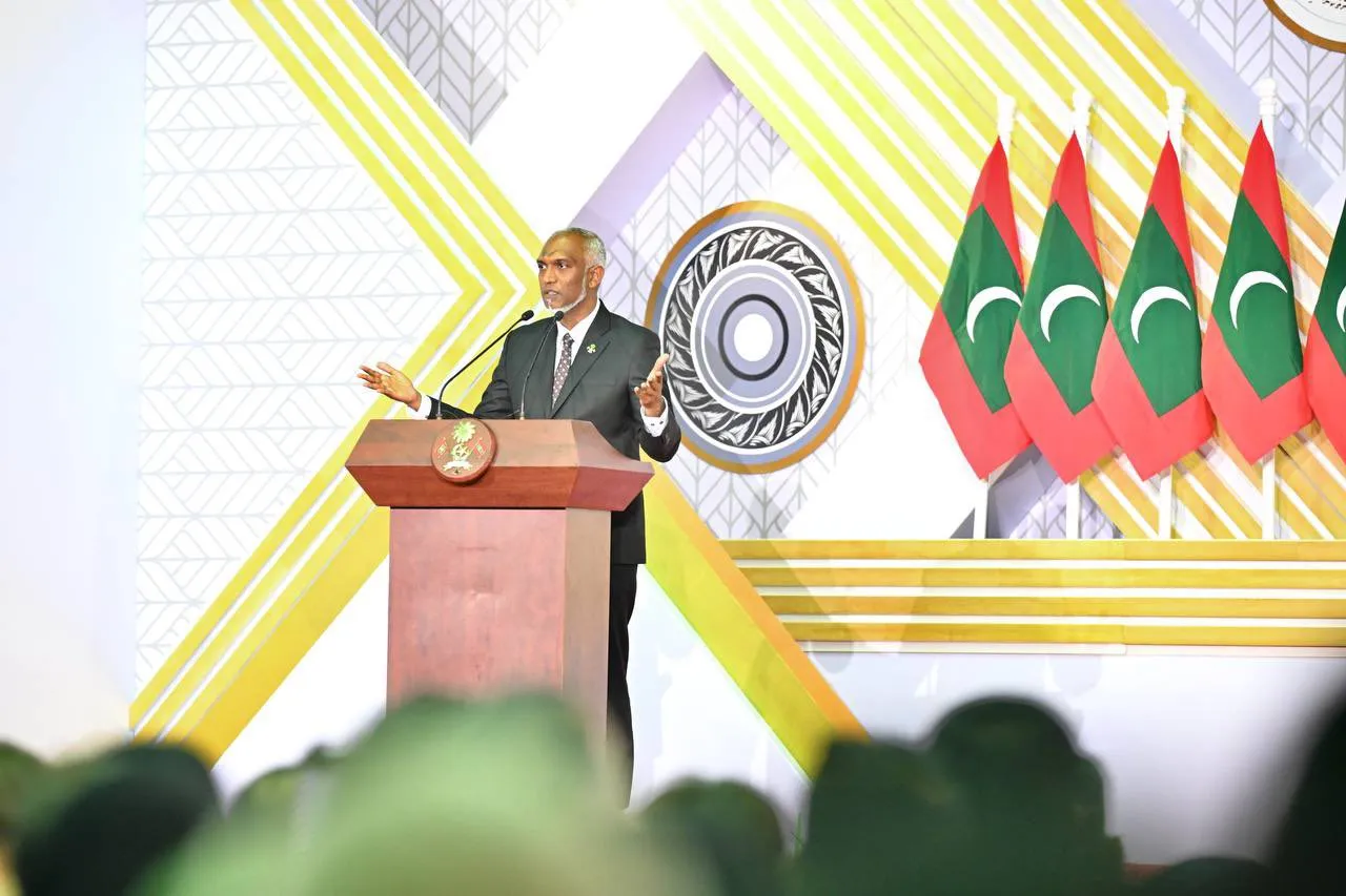 ޔުނިފޯމް އަޅައިގެން އަދި ނާޅާވިޔަސް ބޭރު ގައުމެއްގެ ސިފައިން ނުތިބޭނެ: ރައީސް