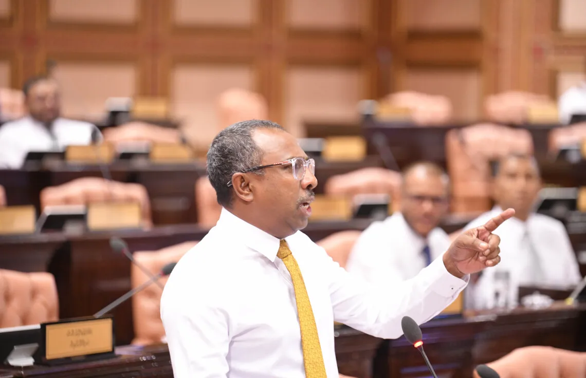 ވެރިކަން ބަދަލުކުރަން މަޖިލީހުގެ ތެރެއިން ވަރަށް ބޮޑަށް މަސައްކަތްކުރިން: އާޒިމް