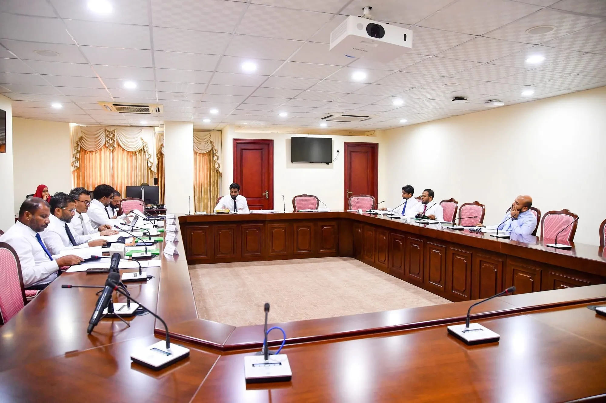 ލިޔުންތައް ދިރާސާކުރުމަށްފަހު، ފަނޑިޔާރުން ކޮމިޓީއަށް ހާޒިރުކުރުމާމެދު ގޮތެއް ނިންމަން ކޮމިޓީން ނިންމައިފި