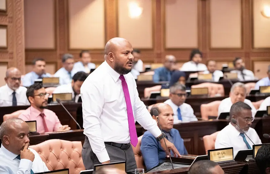 ވޯޓުލާ ސަރަހައްދުތަކުގައި ޓެންޓު ޖަހަން ޝުޖާއުގެ ކުންފުންޏަށް 5 މިލިއަނެއްހާ ރުފިޔާ!