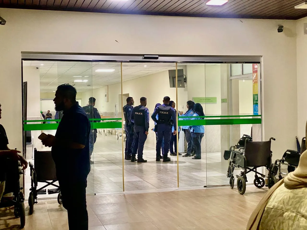 ކާނާ ވިހަވި, އައްޑޫ ޕޮލިސް ކޮލެޖުގެ 5 ދަރިވަރުން އައިސީޔޫގައި، އެކަކުގެ ހާލު ސީރިއަސް