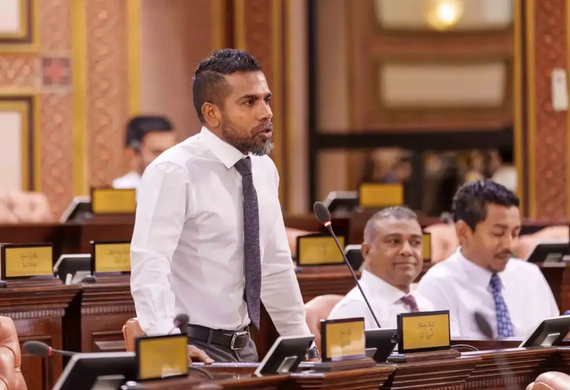 ކަނޑިތީމު ދާއިރާގެ މެންބަރު އަމީން ފައިސަލް މަޖިލީހުގައި ވާހަކަ ދައްކަވަނީ