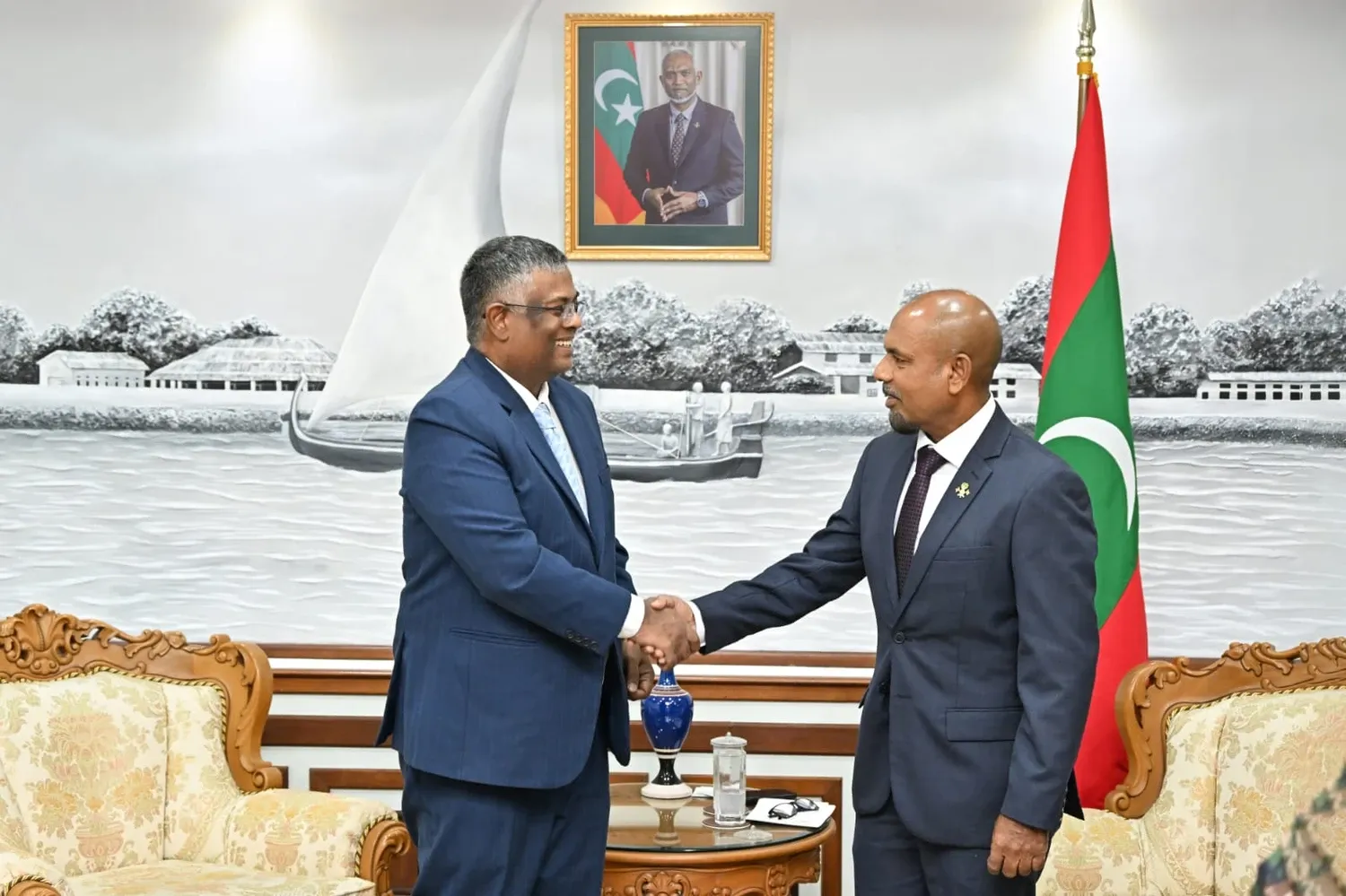 އިންޑިއާގެ ސަފީރު ދިފާޢީ އަދި ވަޠަނީ ޚިދުމަތާ ބެހޭ ވަޒީރުގެ އަރިހަށް އިޙްތިރާމްގެ ޒިޔާރަތެއް ކުރައްވައިފި
