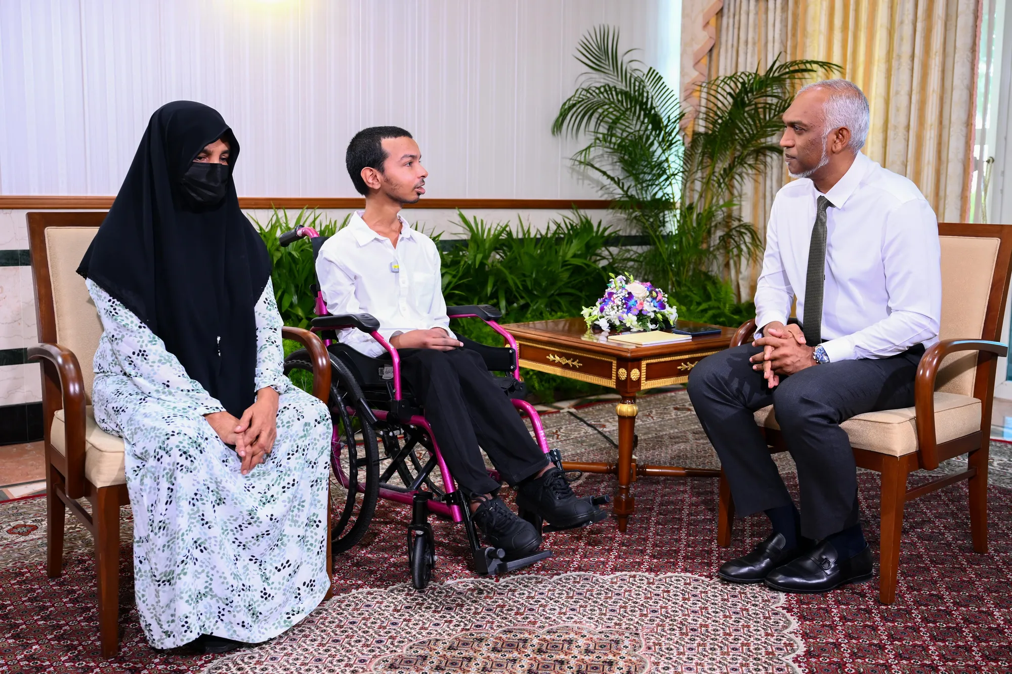 ރައީސް ޒުވާނާއާ ބައްދަލު ކުރައްވަނީ