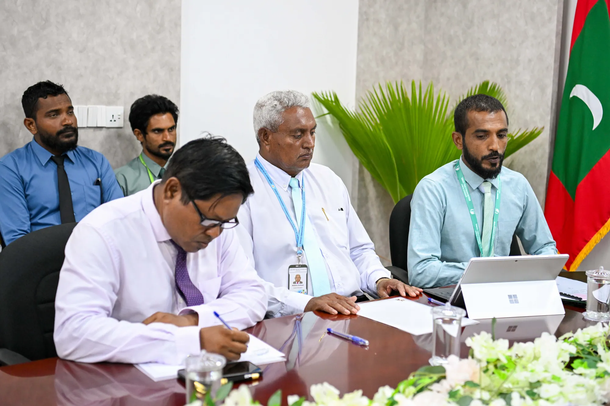 ތަރާވީޙް ނަމާދަށް ރ އަތޮޅުގެ ކޮންމެ ރަށަކަށް ހާފިޒަކު ގެނައުމުގެ ޚަރަދުތައް އަތޮޅު ކައުންސިލް ބަޖެޓުން ހަމަޖައްސައިދީފި!