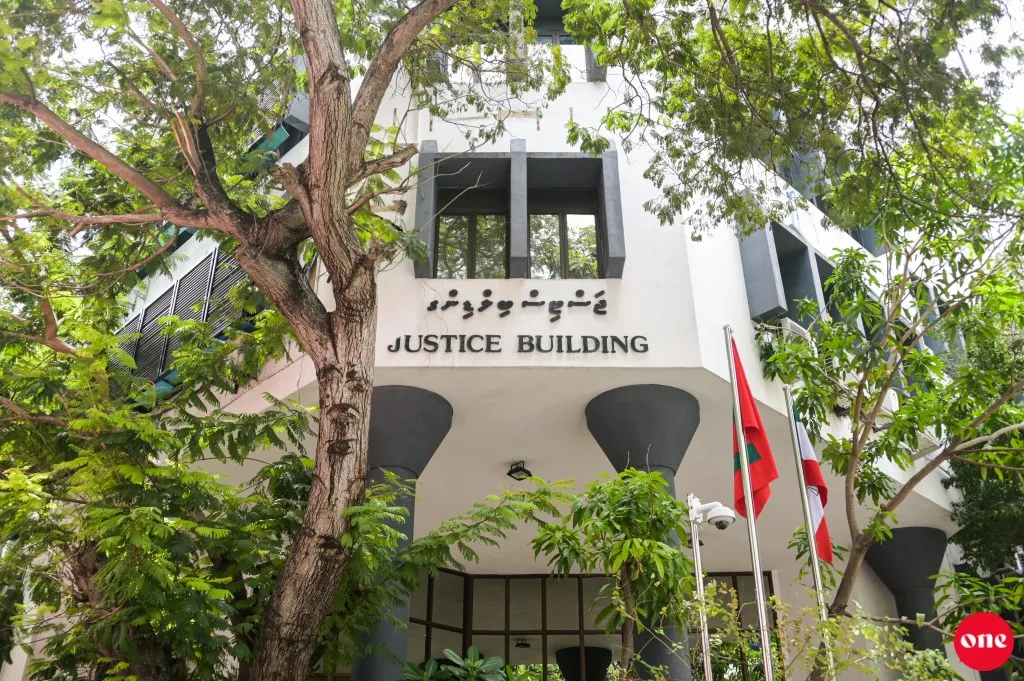 ރައީސްގެ ދަރިކަލުންގެ އަބުރަށް އަރައިގަތްކަން ސާބިތުވާކަމަށް ކޯޓުން ނިންމައިފި
