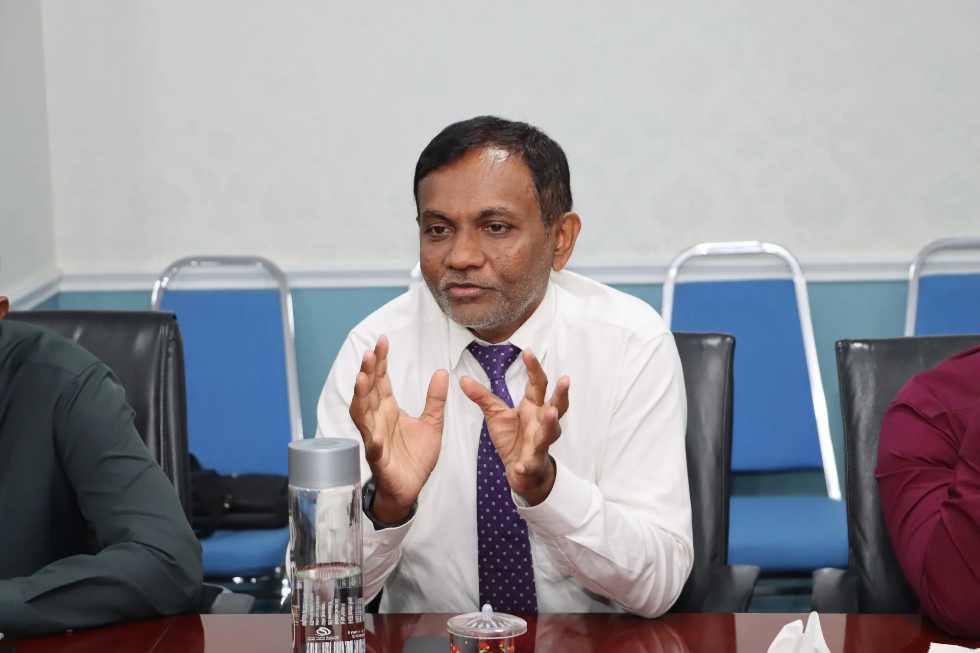 ސިވިލް ސާވިސް މުއައްޒަފުންގެ އުޖޫރައިގެ ހަމަހަމަކަން ވީހާވެސް އަވަހަށް ގާއިމުކުރަންޖެހޭ: ކޮމިޝަންގެ ރައީސް