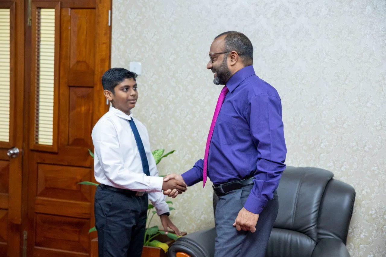 މިފަހަރު ނޫރުމިސްކިތުގައި ތަރާވީސް ނަމާދު ކޮށްދޭނީ 11 އަހަރުގެ އިޒްކާން