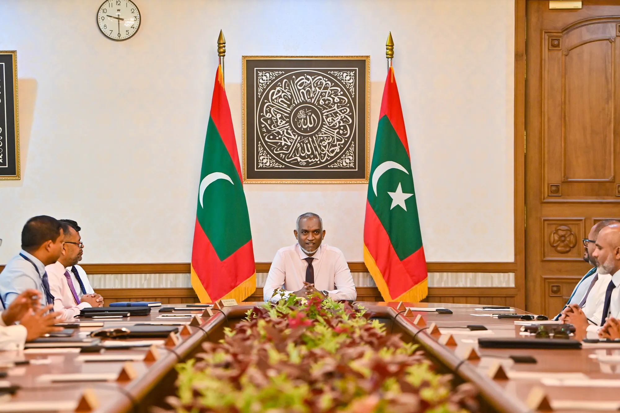 ސިޔާސީ މުވައްޒަފުންގެ މަސައްކަތުގެ ފެންވަރު ބަލާނެ ނިޒާމެއް ޤާއިމް ކުރުމަށް ކެބިނެޓުން ނިންމައިފި