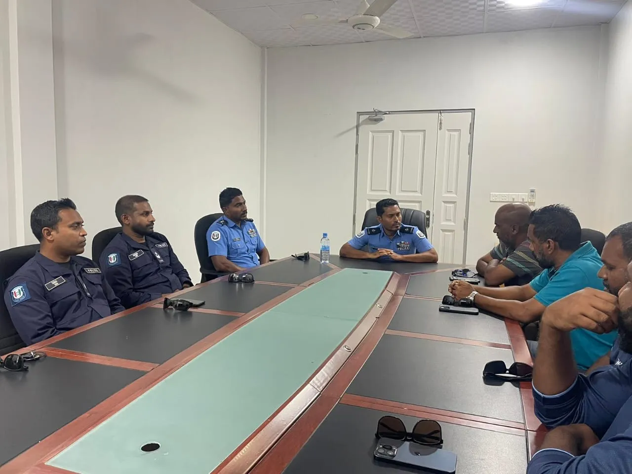 ފުލުހުންގެ އެހީތެރިކަމާއިއެކު އައްޑޫ ފިޝަރީޒް ކޮމްޕްލެކްސް އަށް ކަރަންޓު ދީ، އޮޕަރޭޝަނަށް ގެންނަނީ