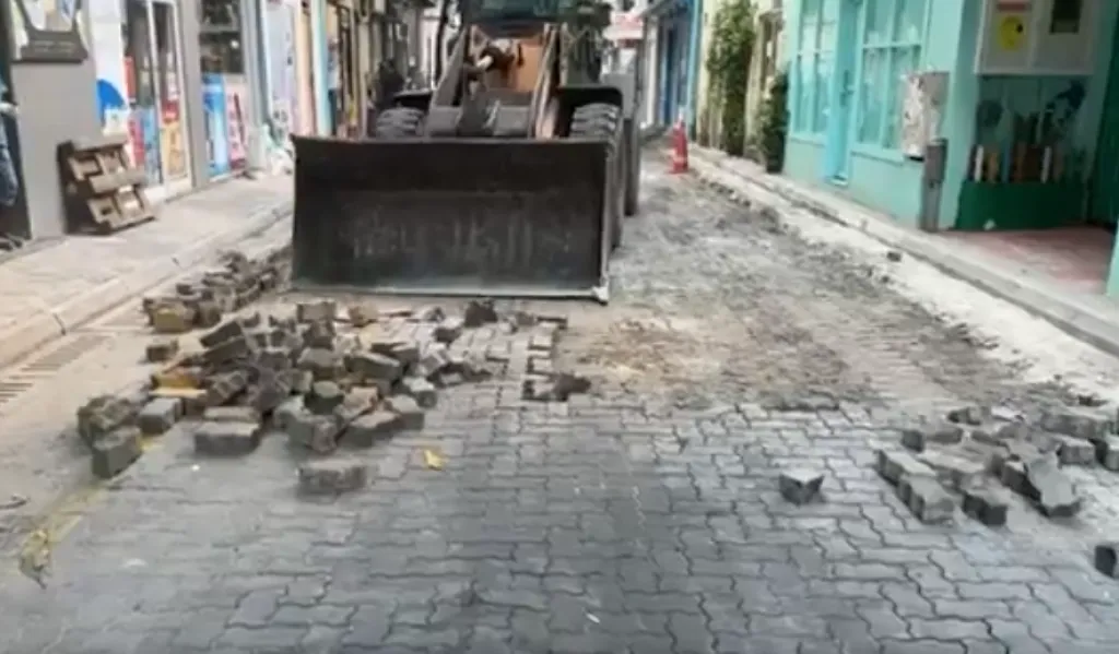 މާލޭގައި ފެންބޮޑުވާ މަގުތައް މަރާމާތު ކުރަނީ