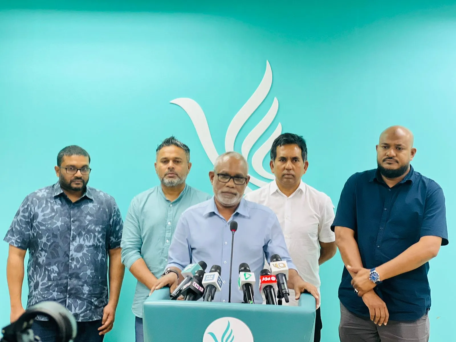ބަލިވީ ރައީސް މުޢިއްޒުގެ ސިޔާސަތު ގޯސްވެގެނެއް ނޫން، މަސައްކަތް ނުކުރެވުނީމަ: ޢަބްދުއްރަޙީމް