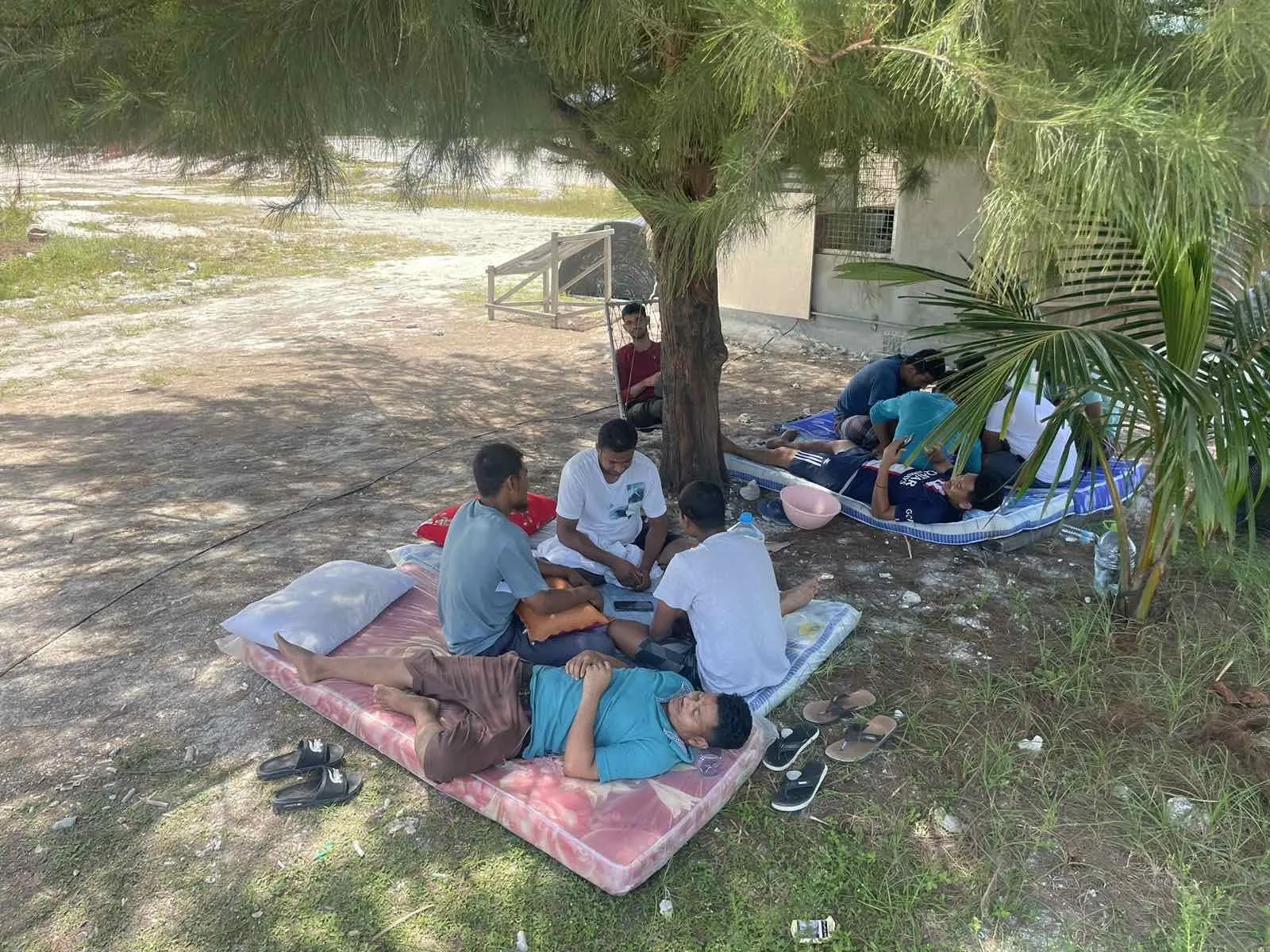 އައްޑޫ މުޒާހަރާ: މަސްފެކްޓްރީގެ މިސްކިތުންވެސް ކަރަންޓް ކަނޑާލި!