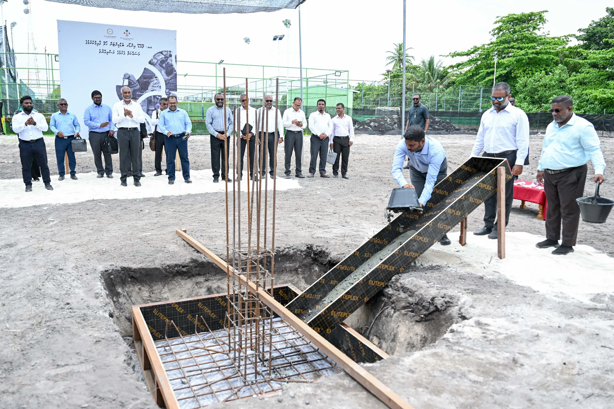 އއ.ތޮއްޑޫގެ އިންޑޯރ ބެޑްމިންޓަން ހޯލް ގާއިމްކުރުމުގެ އަމަލީ މަސައްކަތް ފަށައިފި