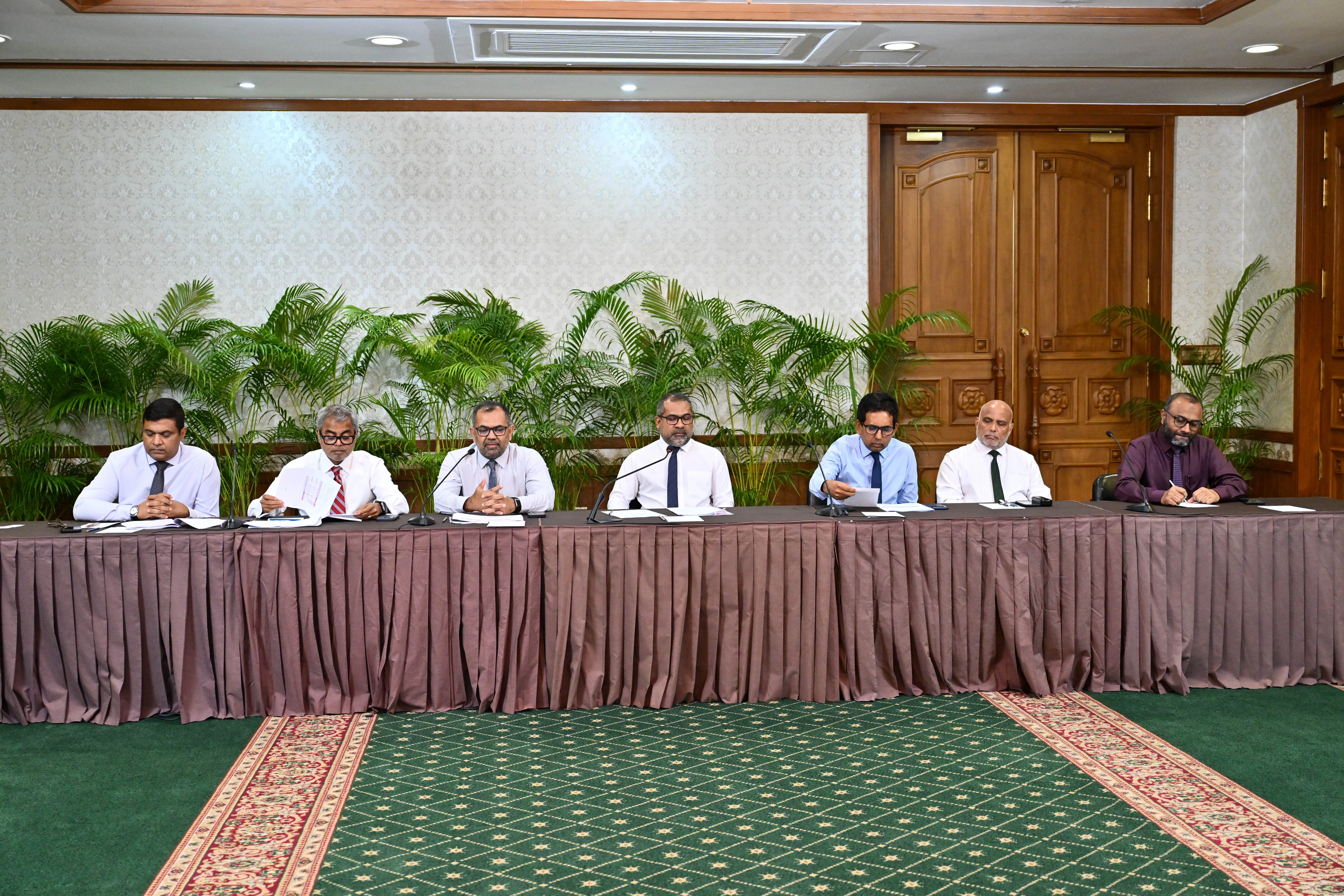 ހަނގުރާމަ އާއި ގުޅިގެން ޤައުމުތަކުން ޚަރަދުކުޑަކުރުމުގެ ފިޔަވަޅުތައް އަޅާއިރު، ދިވެހި ސަރުކާރު ހިމޭނުން