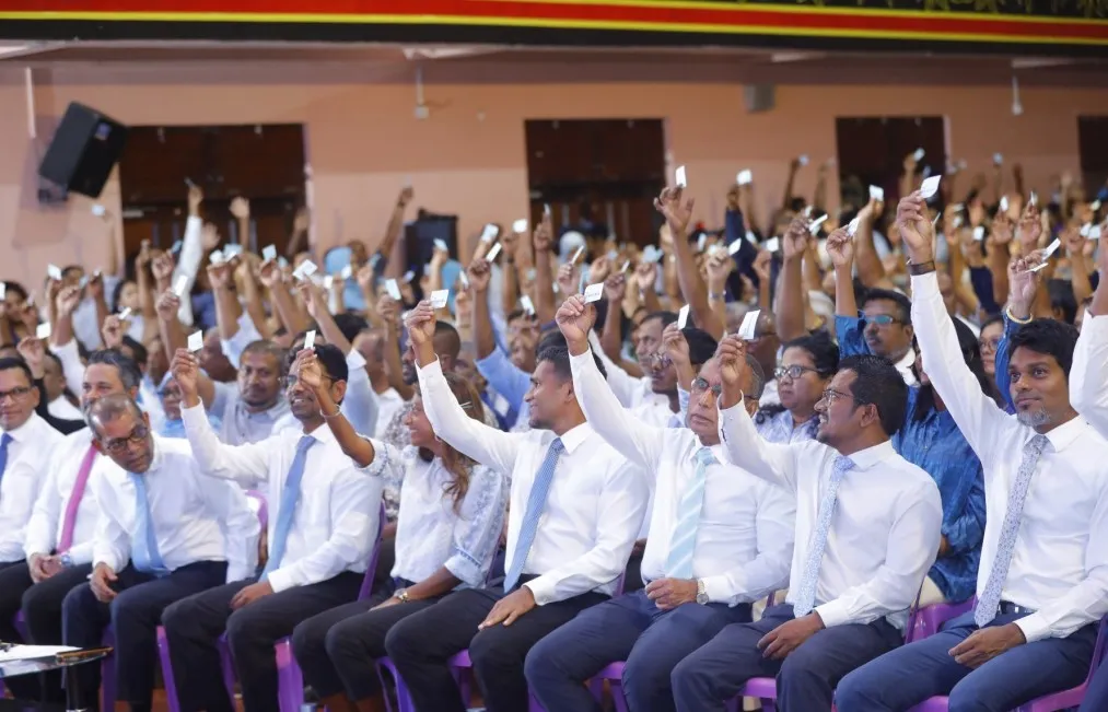 ޑިމޮކްރެޓްސް ޓިކެޓްގައި މަޖިލީހަށް ވާދަކުރަން ހުށަހެޅީ 41 ދާއިރާއަށް، 46 ކެންޑިޑޭޓުން!