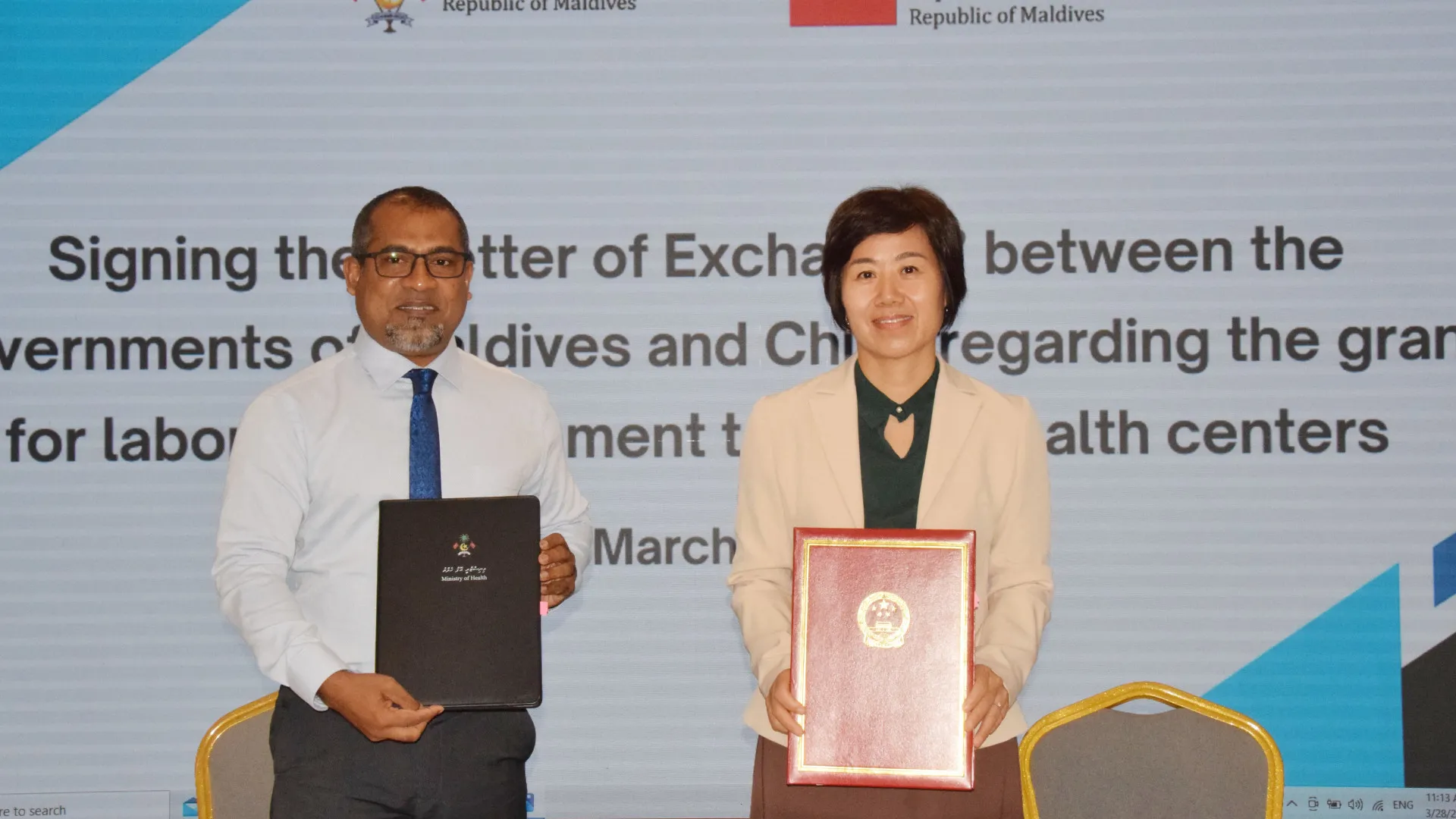 Wang Lixin, the Ambassador of China to the Maldives and Dr. Abdulla Khaleel, the Minister of Health during the agreement signing ceremony held today.