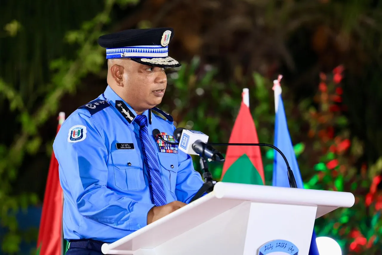 ސީޕީ ނަވީން ހިމެނޭހެން އިސް ހަތް އޮފިސަރަކު ސަސްޕެންޑްކުރަން ހުށަހަޅަން ފާސްކޮށްފި