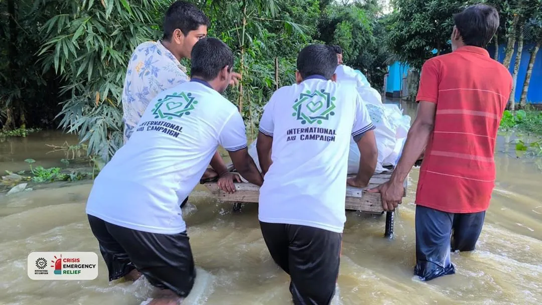 ފެންބޮޑު ވުމުގެ ސަބަބުން ގެއްލުން ލިބުނު ބަންގްލަދޭޝްގެ އާއިލާތަކަށް އެހީވުމުގައި އައިއޭސީގެ ޓީމް!