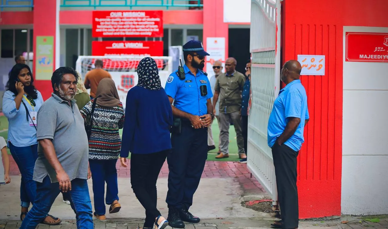 ފުލުހުންގެ ޚިދުމަތާއި ގުޅޭގޮތުން އާންމުންގެ ޚިޔާލު ހޯދުމަށް ފުލުހުން ސާރވޭ އެއް ފަށައިފި