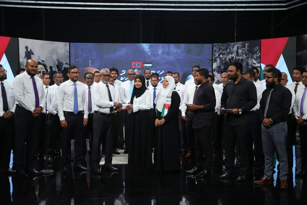 ‘ފަލަސްޠީނާއެކު ދިވެހިން’ ޓެލެތޯނަށް ޕީއެންސީގެ ޕީޖީ ފަރާތުން 2 ލައްކަ ރުފިޔާގެ ހަދިޔާ ކޮށްފި