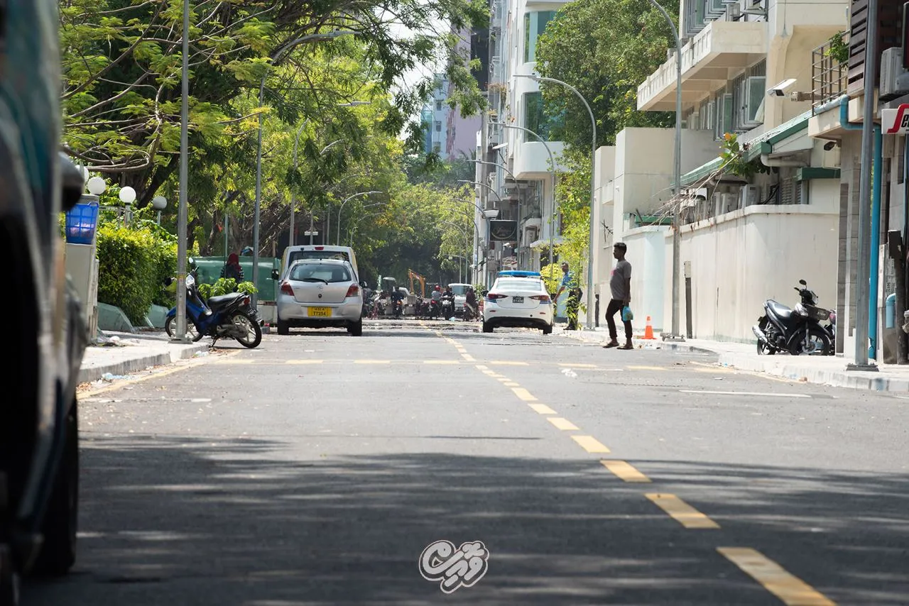 ހުޅުމާލޭގައި ސައިކަލަކާއި ކާރެއް ޖެހި ނުރައްކާތެރި އެކްސިޑެންޓެއް؛ އަނިޔާވި އަންހެންމީހާއަށް ހޮސްޕިޓަލްގައި ފަރުވާދެނީ!