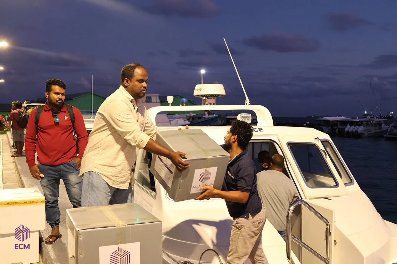 ވޯޓުފޮއްޓާއި އެހެނިހެންތަކެތި އަތޮޅުތަކަށް ފޮނުވަން ފަށައިފި