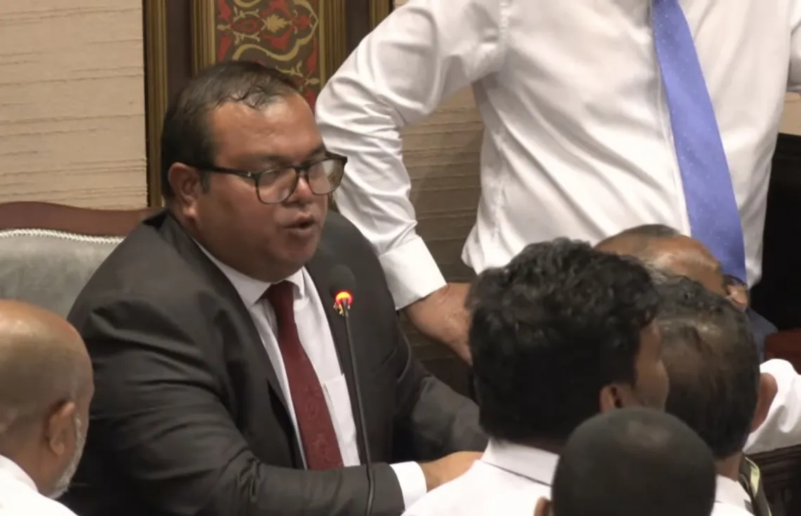 އެންމެފަހުން މިރޭ ބާއްވަން އުޅުނު ޖަލްސާވެސް ނިންމާލަށް ޖެހިއްޖެ