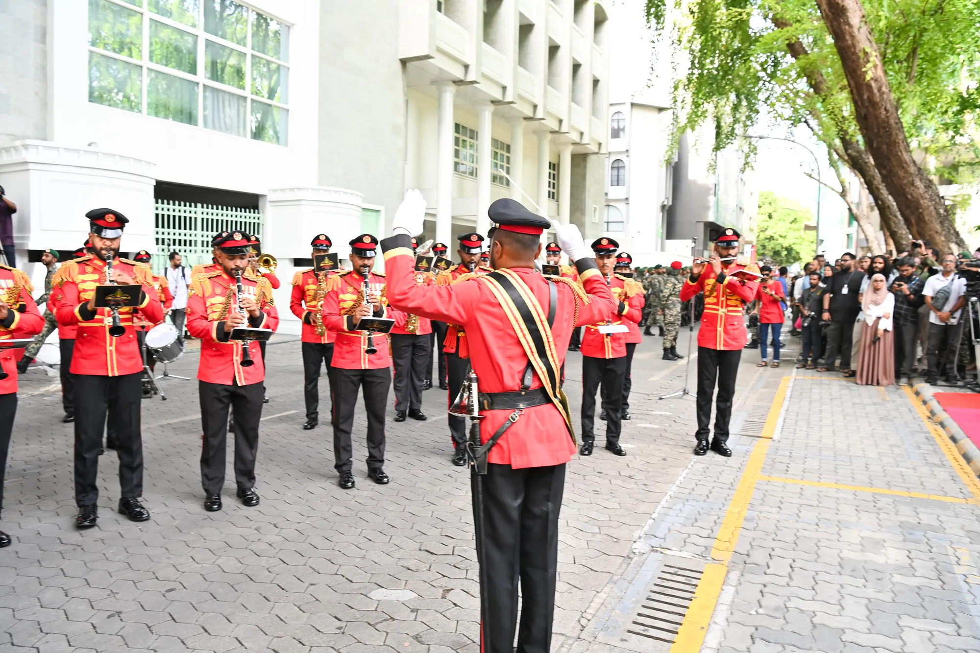 މިނިވަން 60 ފާހަގަކުރުމަށް ކުލަގަދަ ހަރަކާތްތަކެއް ބާއްވަނީ