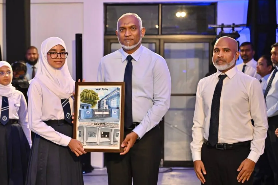 ރައީސް ޑރ.މުޢިއްޒު، ސީއެޗްއެސްއީ - މާލެ ހުޅުއްވައިދެއްވައިފި