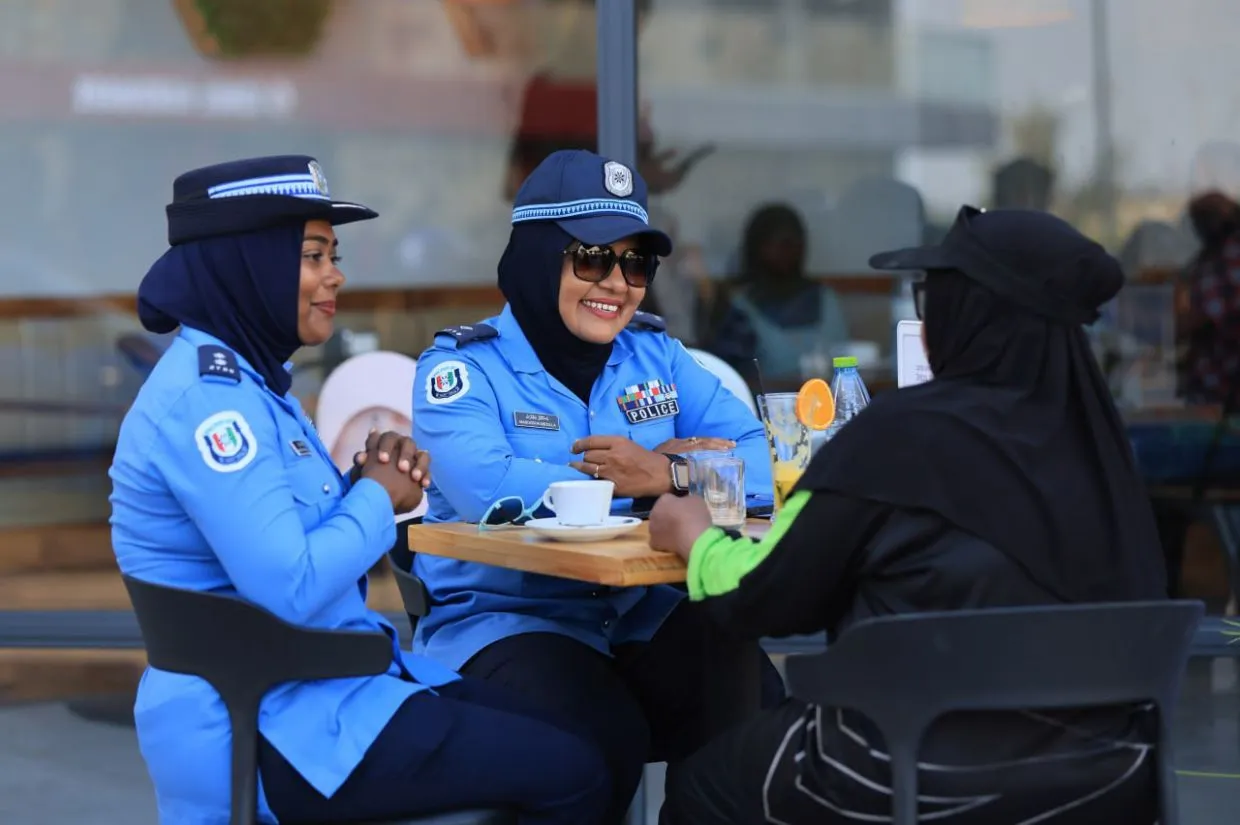 ކޮބާ ފުލުހަކާއެކު ކޮފީއަކަށް ގޮސްލަން ބޭނުންތަ ! އަނެއްކާވެސް މިއޮތީ އެ ފުރުޞަތު