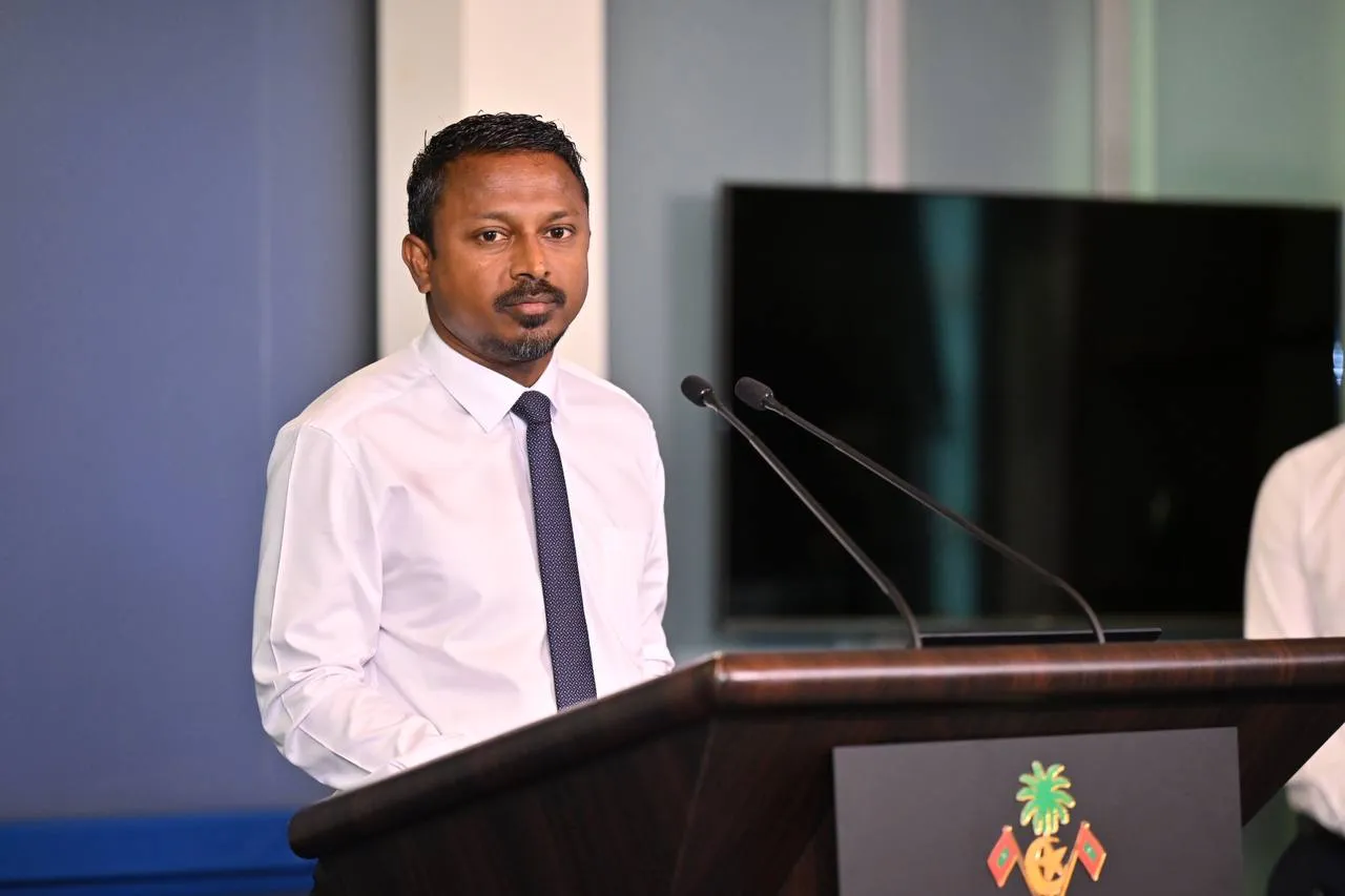 ސިޔާސީ މުވައްޒަފުންގެ މައުލޫމާތު ހާމަކުރަން ނިންމައިފި
