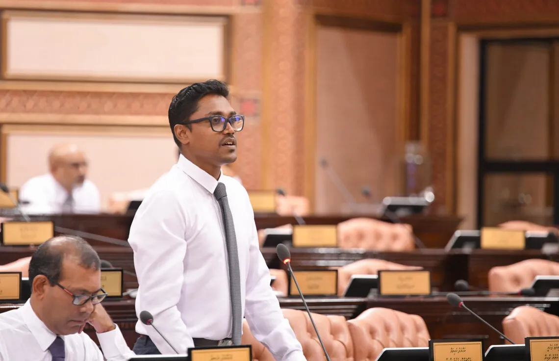 ރާއްޖެއަށް ޒިޔާރަތްކުރާ ފަތުރުވެރިންނަށް ޕްރީ އެޕްރޫވްޑް ވިސާ ދޫކުރުމަށް ގޮވާލާ ގަރާރެއް