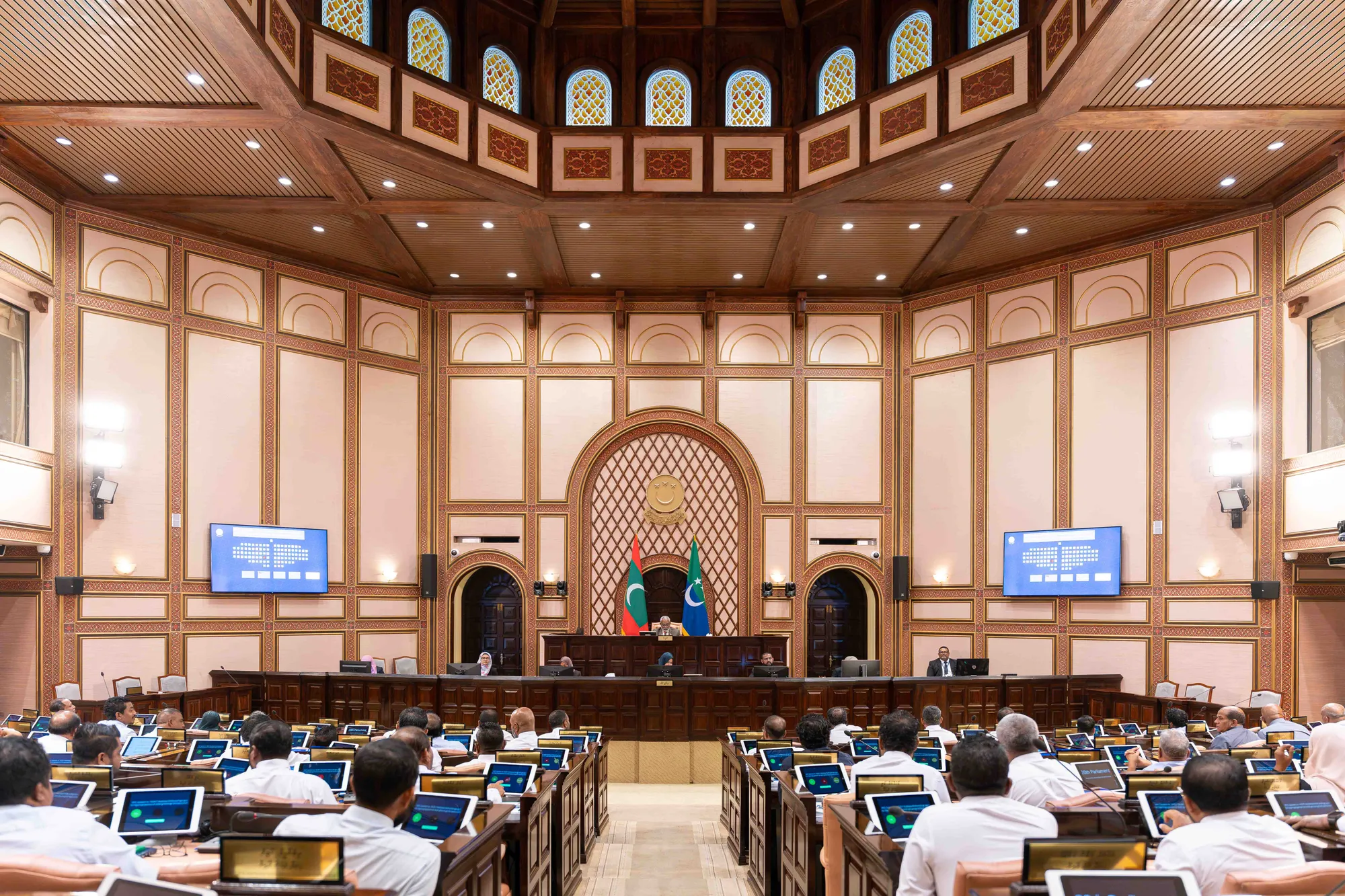 މަޖިލީހުގެ އިދާރާއިން ކަރަންޓް ކެނޑިގެން ޖަލްސާ ބާއްވާ ގަޑި ފަސްކޮށްފި