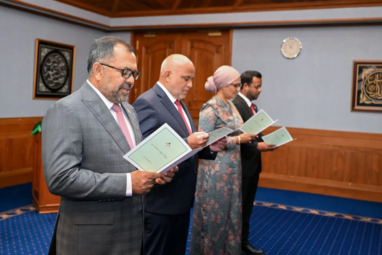 ޒިންމާ ބަދަލުކޮށް، އަލުން އައްޔަނު ކުރެވުނު ހަތަރު ވަޒީރުންނަށް މަޖިލީހުން ރުހުން ދީފި!