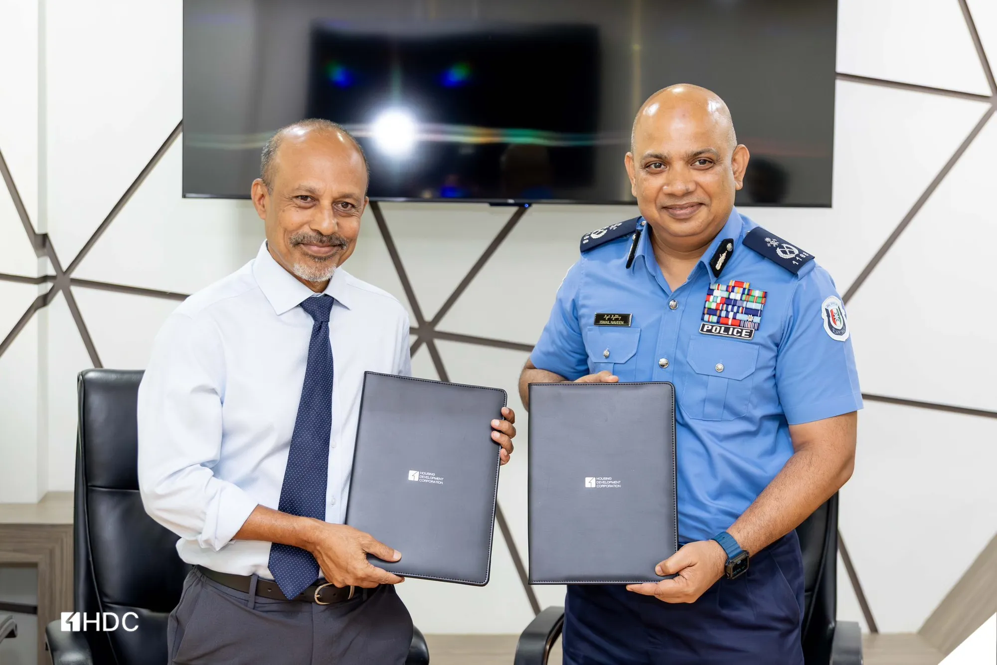 ފުލުހުންގެ މައި މަރުކަޒު ހުޅުމާލޭގައި އަޅަނީ، އެއްބަސްވުމުގައި ސޮއިކޮށްފި