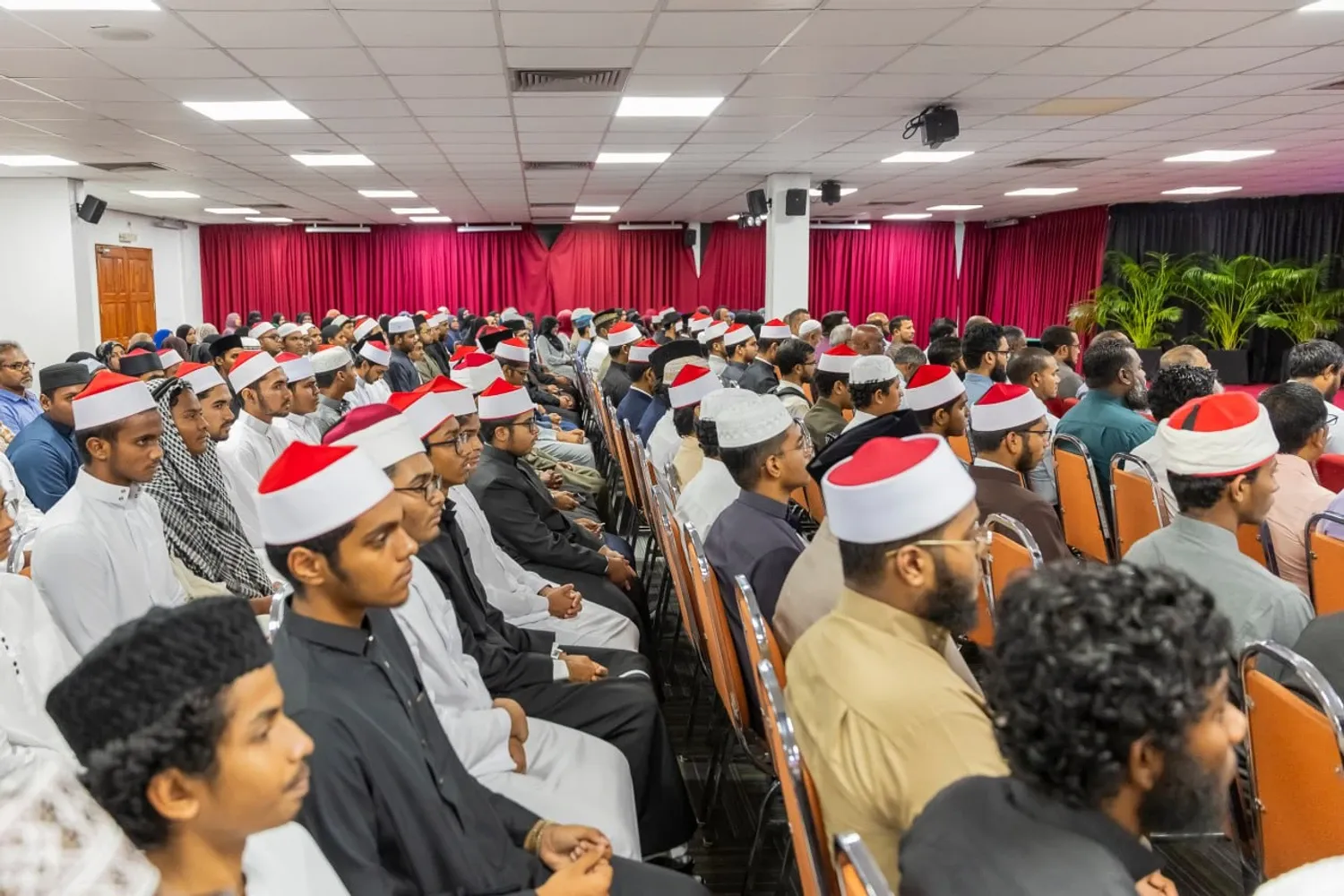 އަމާޒަކީ މި ދައުރުގެ ތެރޭގައި 1000 ޒުވާން ޚަޠީބުން ތަމްރީންކުރުން - ވަޒީރު