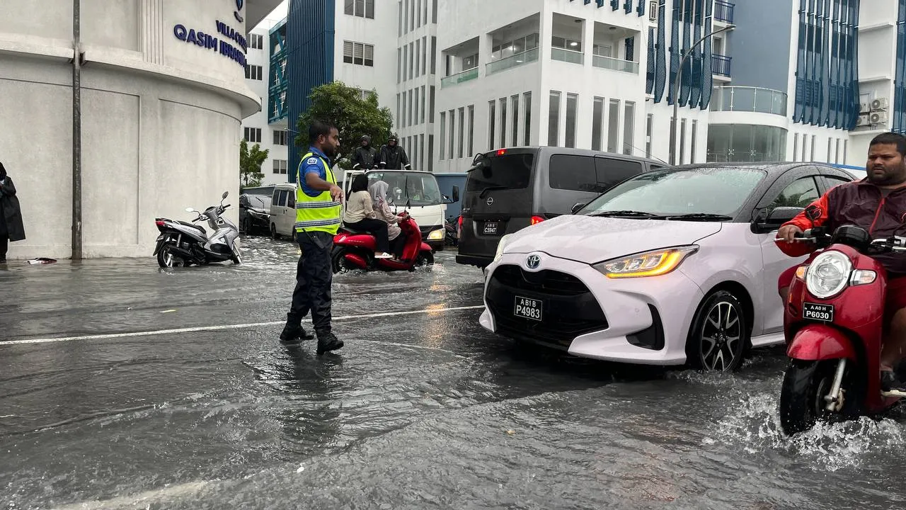 މާލޭގެ މަގުތަކުން ފެން ހިނދި އާއްމު ހާލަތަކަށް އަންނަންދެން, ބަރުއުޅަނދު ނުދުއްވުމަށް އިލްތިމާސްކޮށްފި