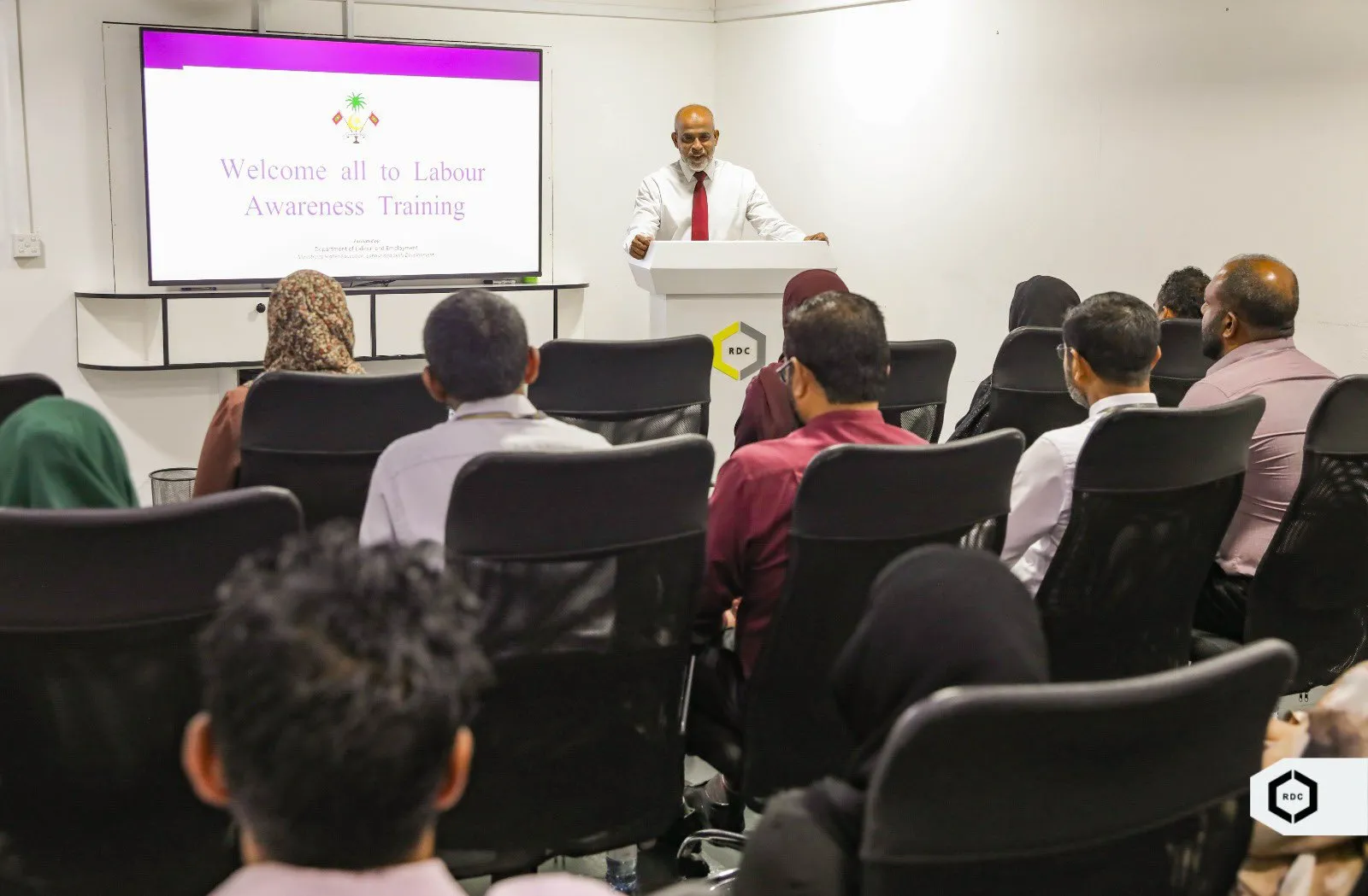 އާރުޑީސީން ހަޔަރ އެޑިއުކޭޝަން މިނިސްޓްރީއާއި ގުޅިގެން ހޭލުންތެރިކުރުމުގެ ސެޝަނެއް ކުރިއަށް ގެންގޮސްފި