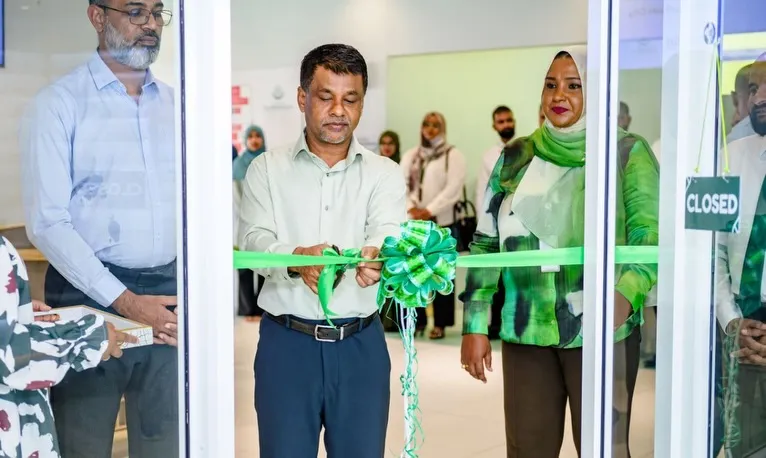 ކުޅުދުއްފުށީގައި އައިނު ފިހާރަ ހުޅުވައިފި