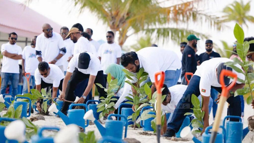 ފަސް މިލިއަން ގަސް އިންދުމުގެ މަޝްރޫއު: 2.4 މިލިއަން ގަސް އިންދައިފި
